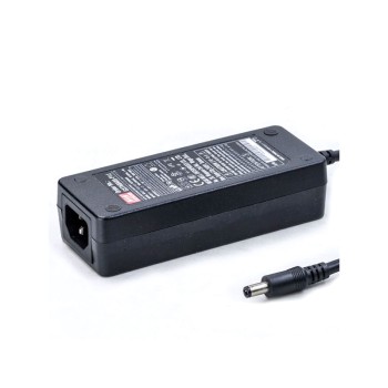 GST60A05-P1J MEANWELL 30W 5VDC 6A 115/230VACAC-DCAdaptador industrialVerde confiable