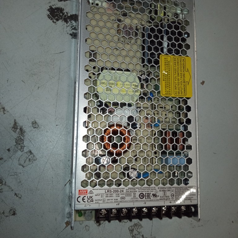 LRS-200-24 MEANWELL 200W 24VDC 8.8A 115/230VAC Fuente deAlimentación conmutada cerrada